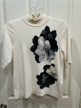 Chico’s Cream Floral Mock Neck Short-Sleeve Sweater-Top Medium/1